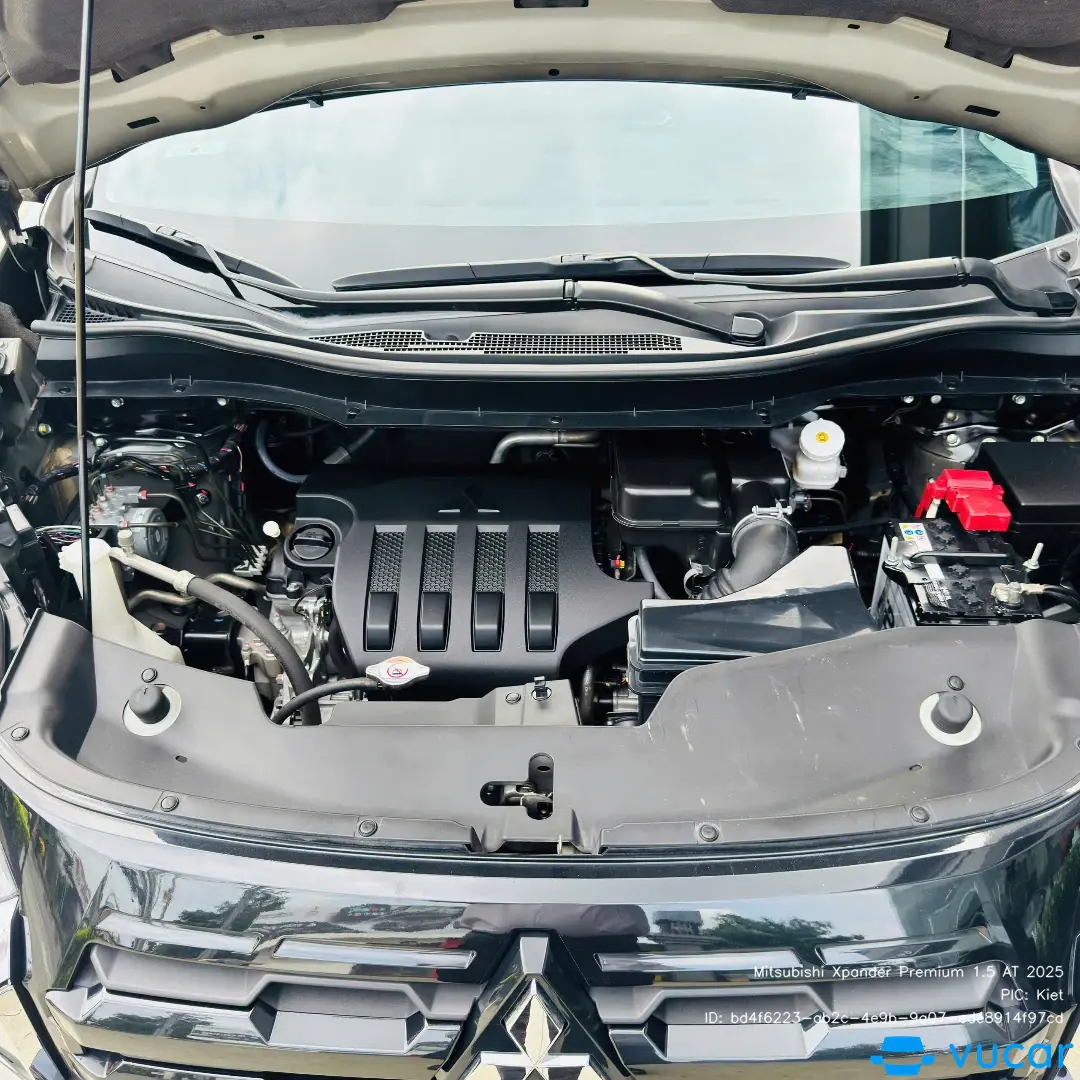 Mitsubishi Xpander Premium 1.5 AT 2025 - Khoang động cơ 1