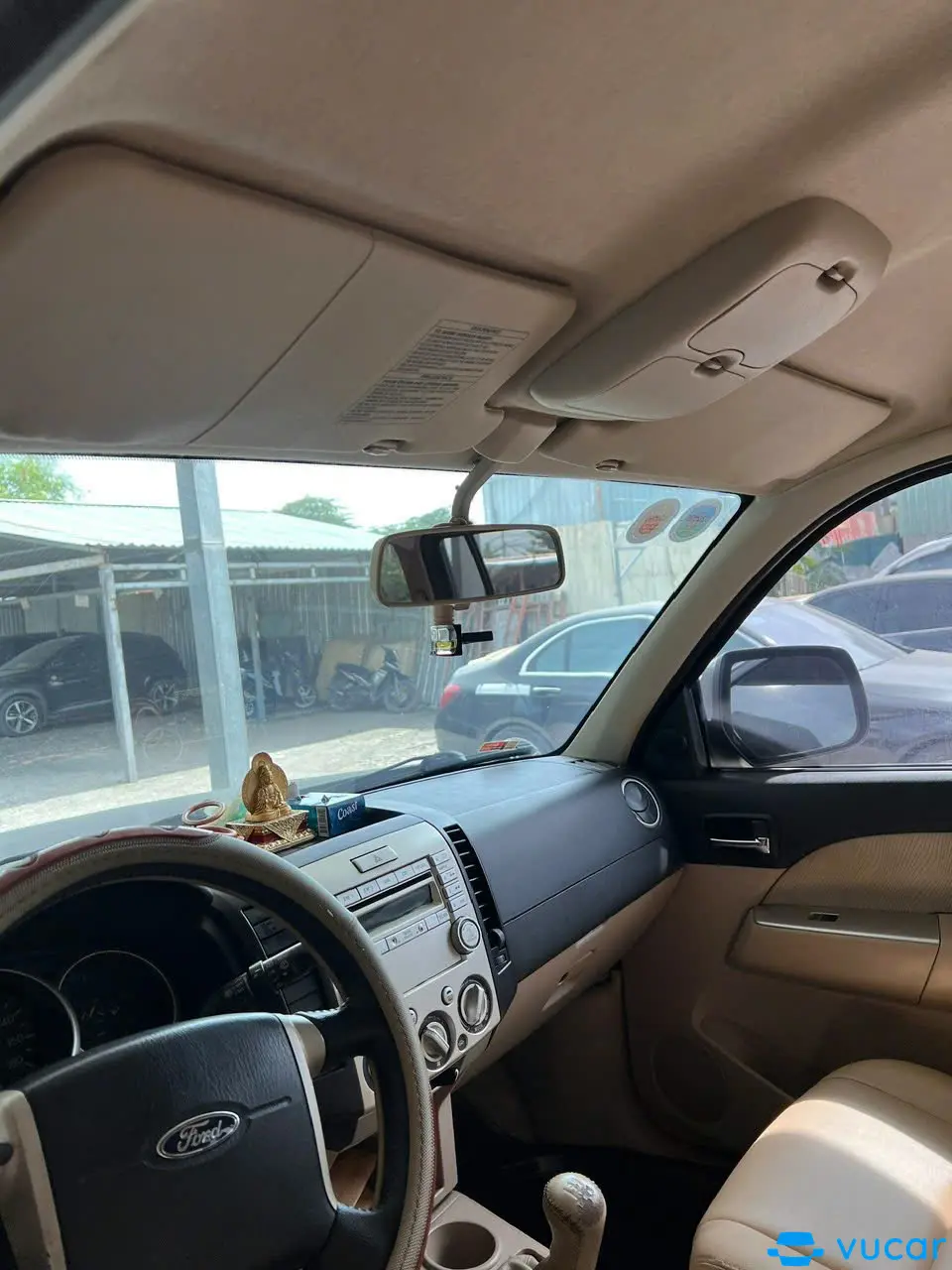 Ford Everest 2.5L 4x2 MT 2012 - Nội thất 2