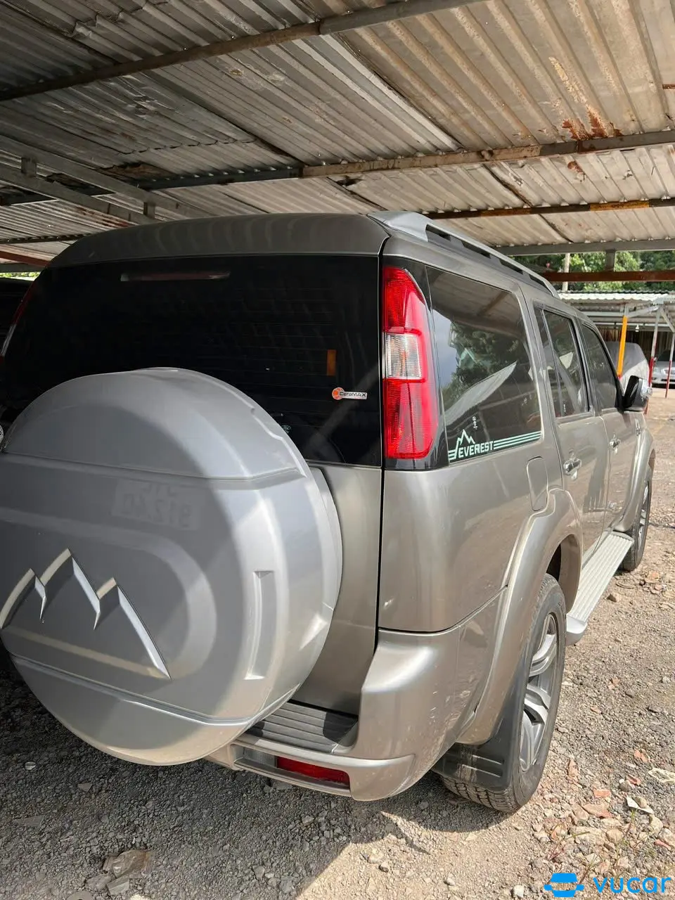 Ford Everest 2.5L 4x2 MT 2012 - Nội thất 1