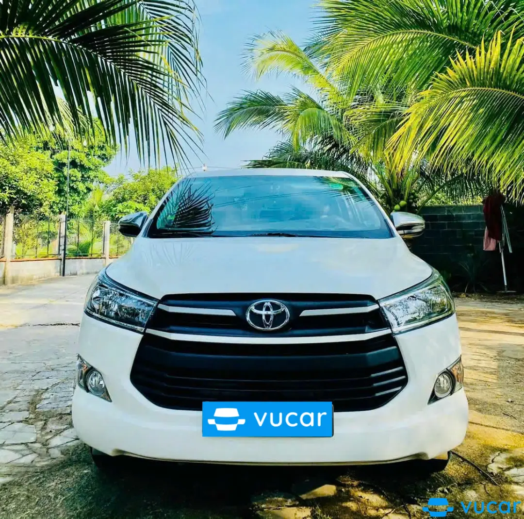 TOYOTA INNOVA 2.0E - Ngoại thất 2