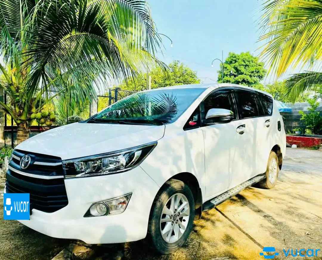 TOYOTA INNOVA 2.0E - Ngoại thất 1