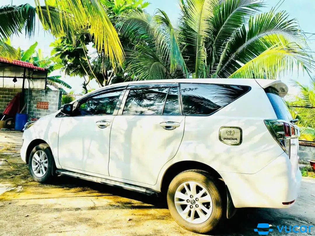TOYOTA INNOVA 2.0E - Ngoại thất 4