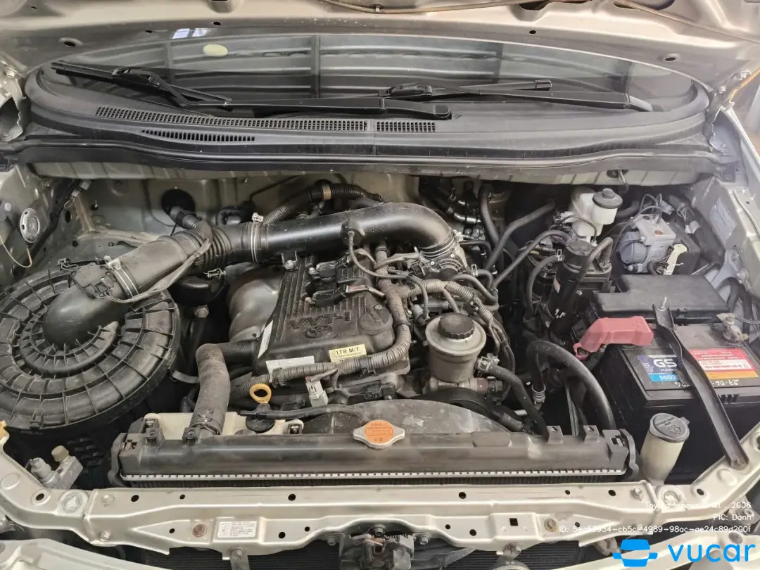 Toyota Innova G Mt . 2006 - Khoang động cơ 1