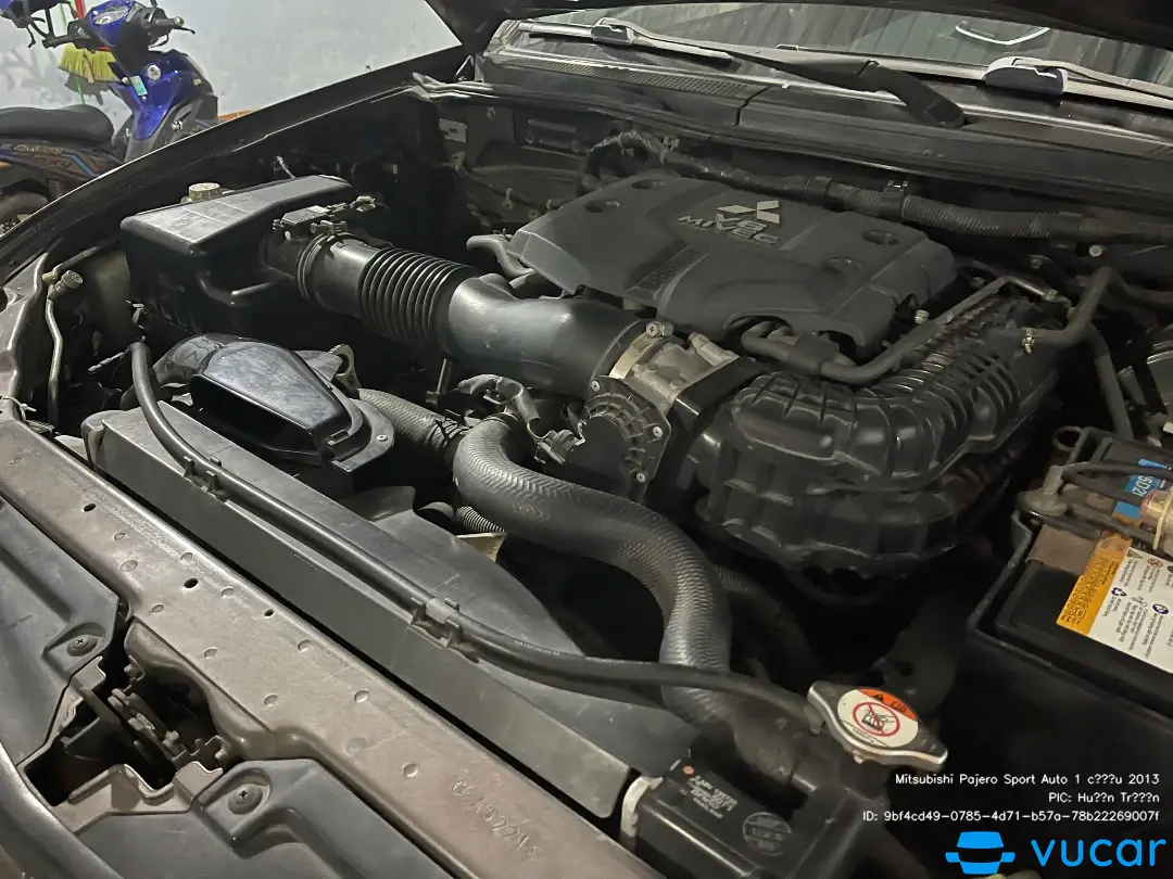 Mitsubishi Pajero Sport Auto 1 cầu 2013 - Khoang động cơ 1