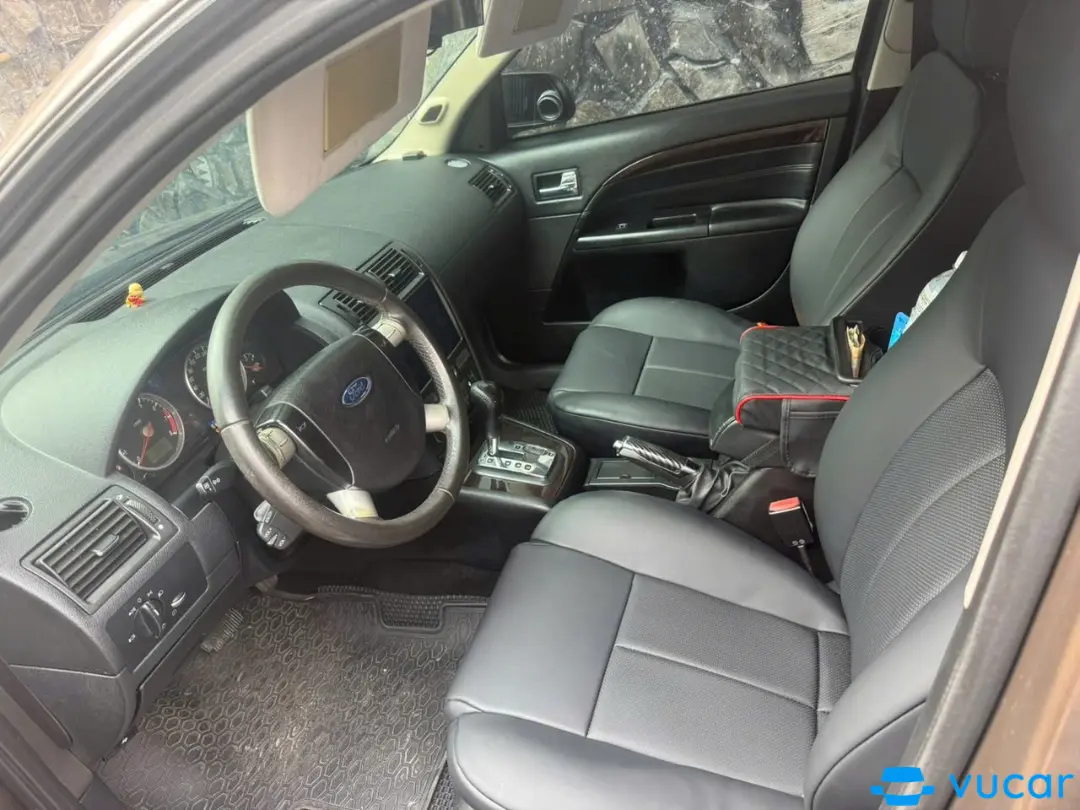 Ford Mondeo 2.5 AT 2004 - Nội thất 1