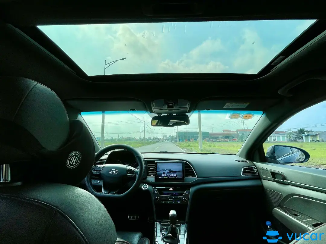 Hyundai Elantra Sport 1.6 AT 2018 - Nội thất 2