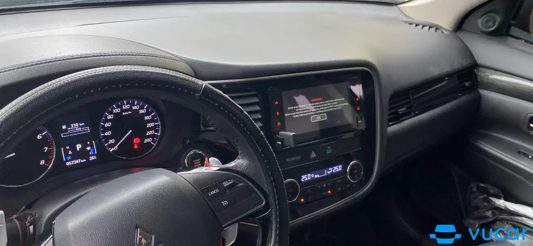 Mitsubishi Outlander 2.0 CVT Premium 2019 - Nội thất 1