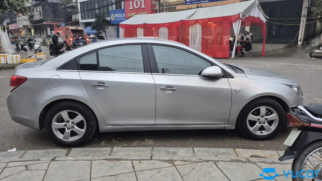 Chevrolet Cruze LT 1.6 MT 2011 - Ngoại thất 4