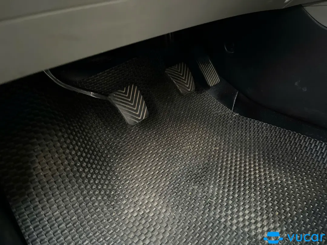 Hyundai Elantra 1.6 MT 2017 - Nội thất 2
