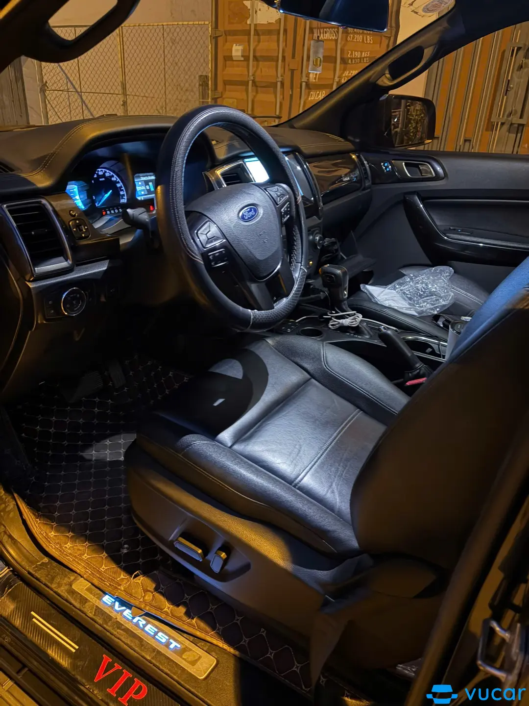 Ford Everest Titanium 2.0L 4x2 AT 2021 - Nội thất 2