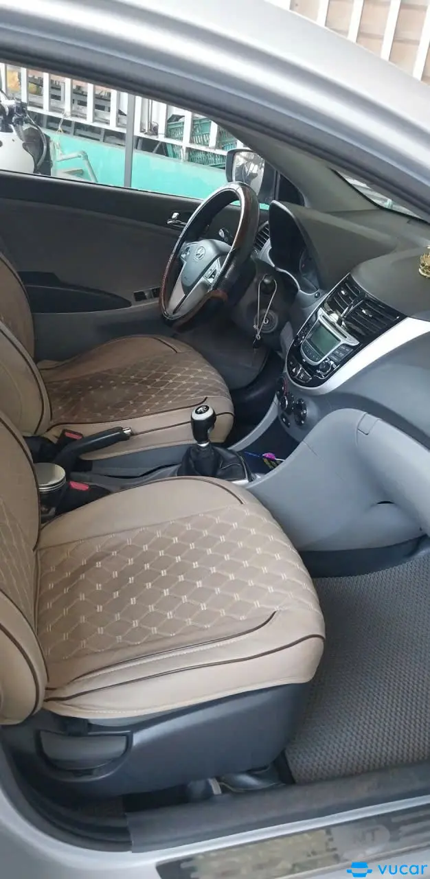 Hyundai Accent 1.4 MT 2012 - Nội thất 2