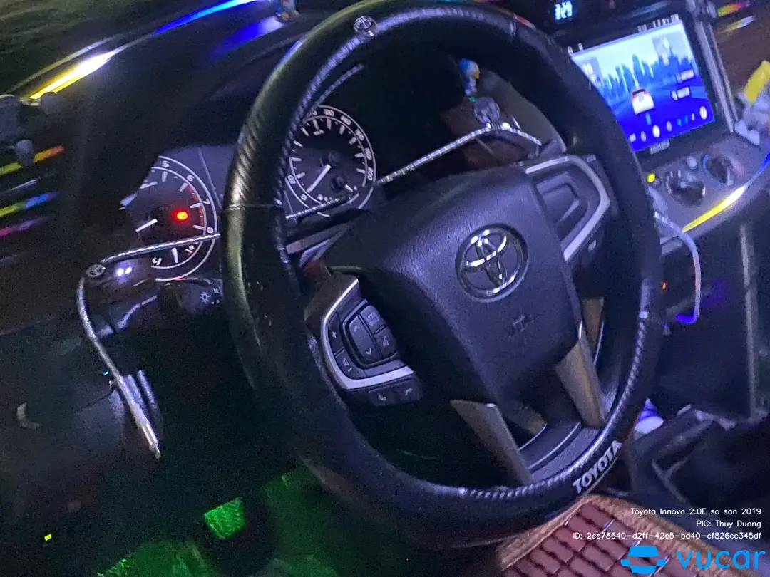 Toyota Innova 2.0E số sàn 2019 - Nội thất 3