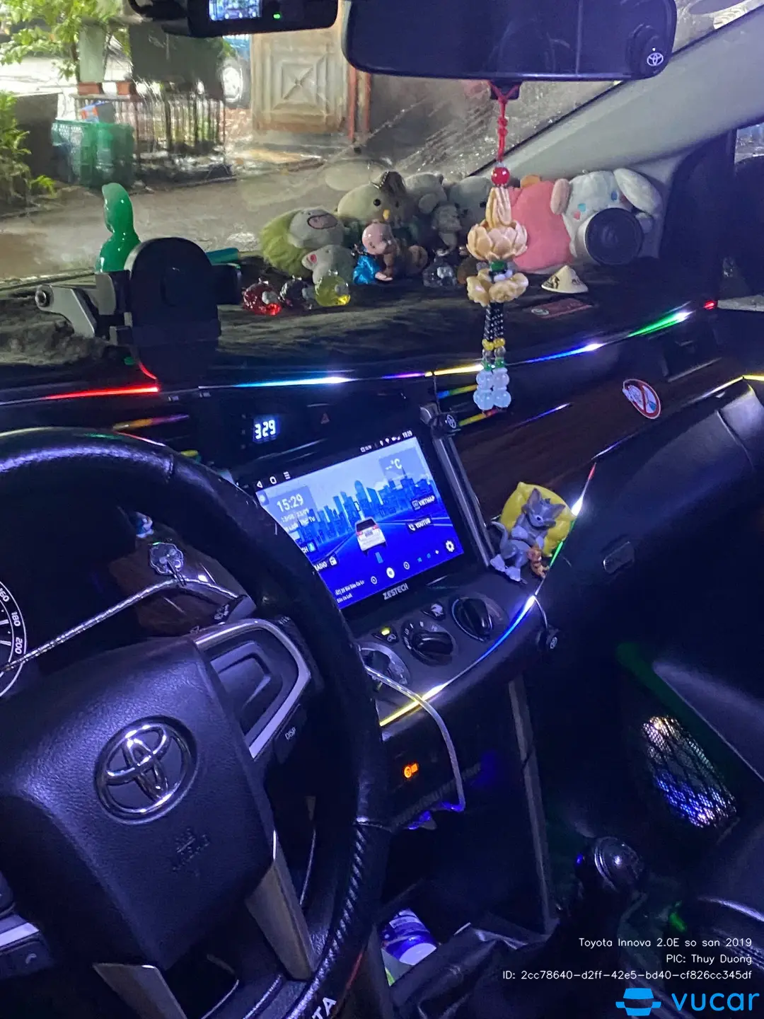 Toyota Innova 2.0E số sàn 2019 - Nội thất 4