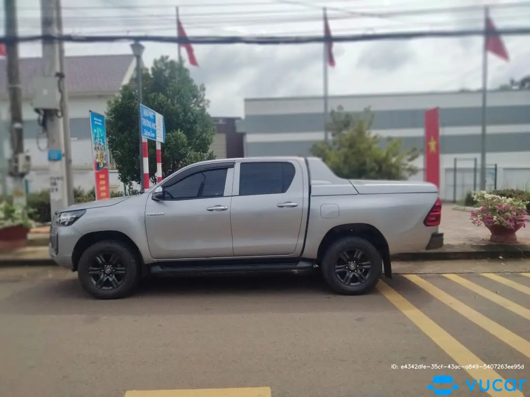Toyota Hilux 2.4L 4x2 AT 2021 - Ngoại thất 4