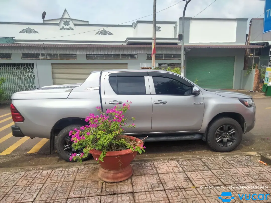 Toyota Hilux 2.4L 4x2 AT 2021 - Ngoại thất 5
