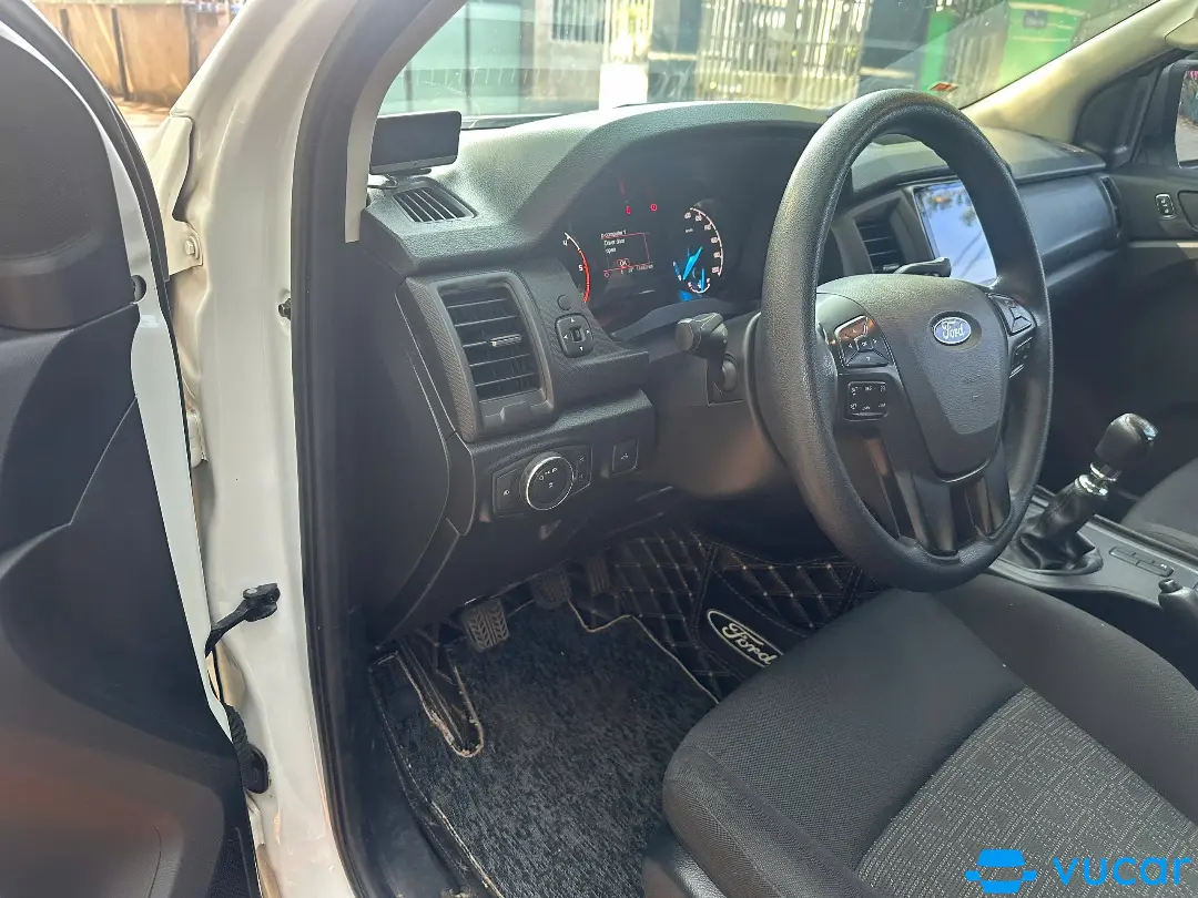 Ford Ranger XLS 2.2L 4x2 MT 2022 - Nội thất 2