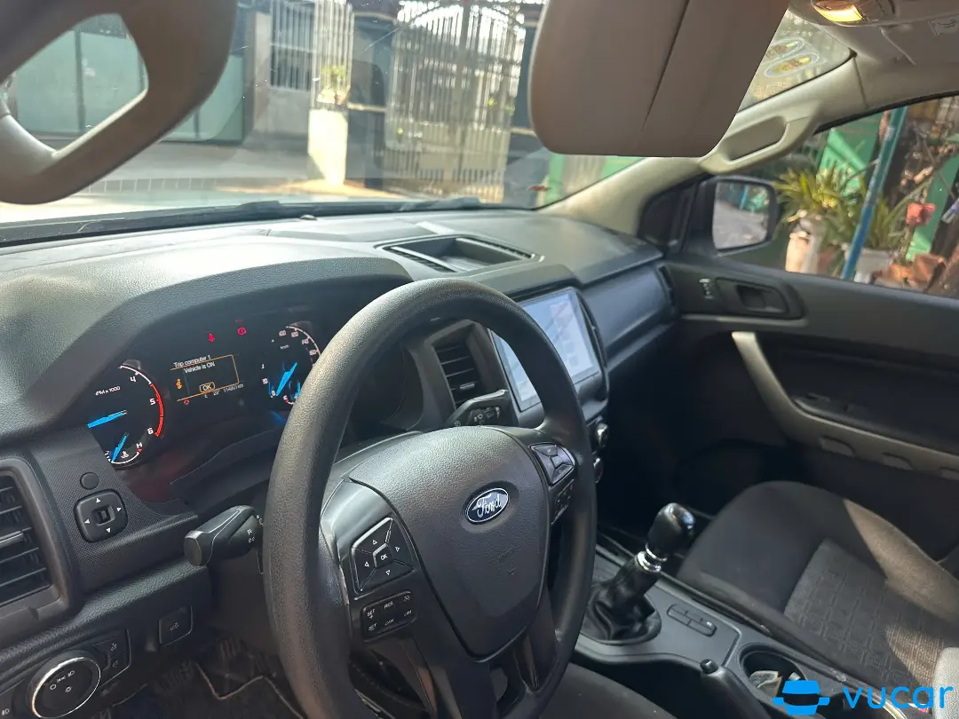 Ford Ranger XLS 2.2L 4x2 MT 2022 - Nội thất 1