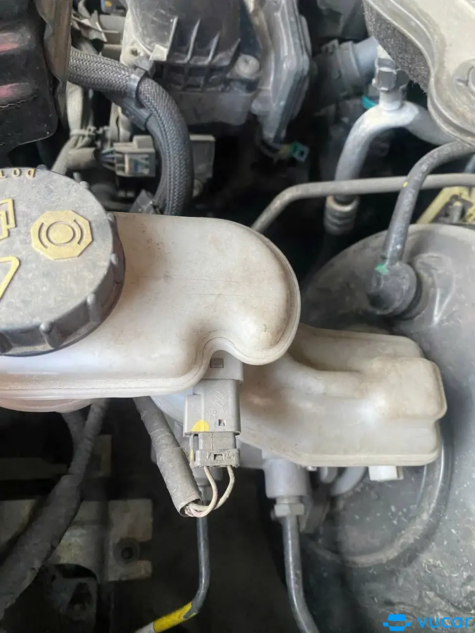 Toyota Fortuner 2.4G 4x2 AT 2020 - Khoang động cơ 4