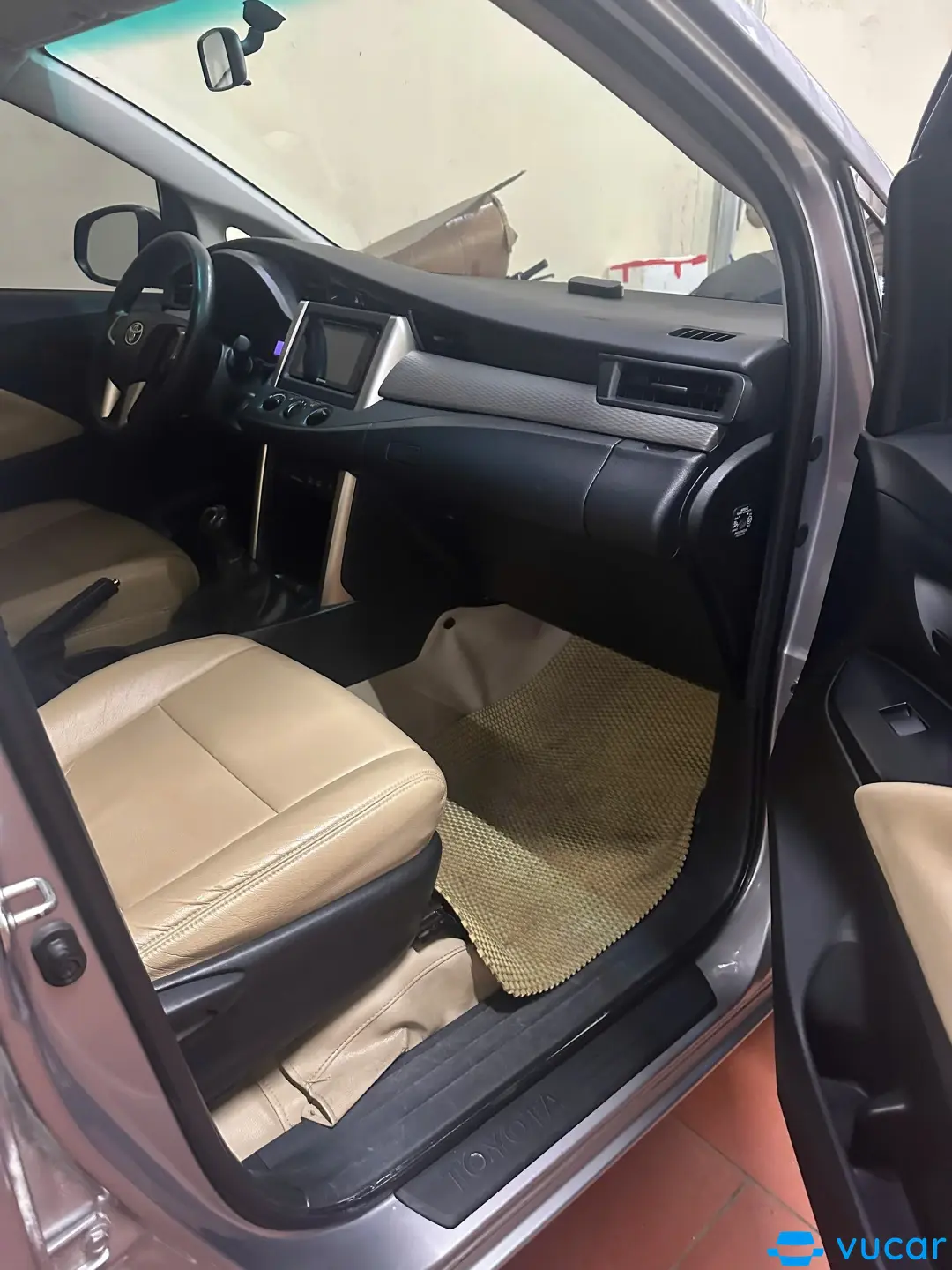 Toyota Innova 2.0E MT 2020 - Nội thất 2