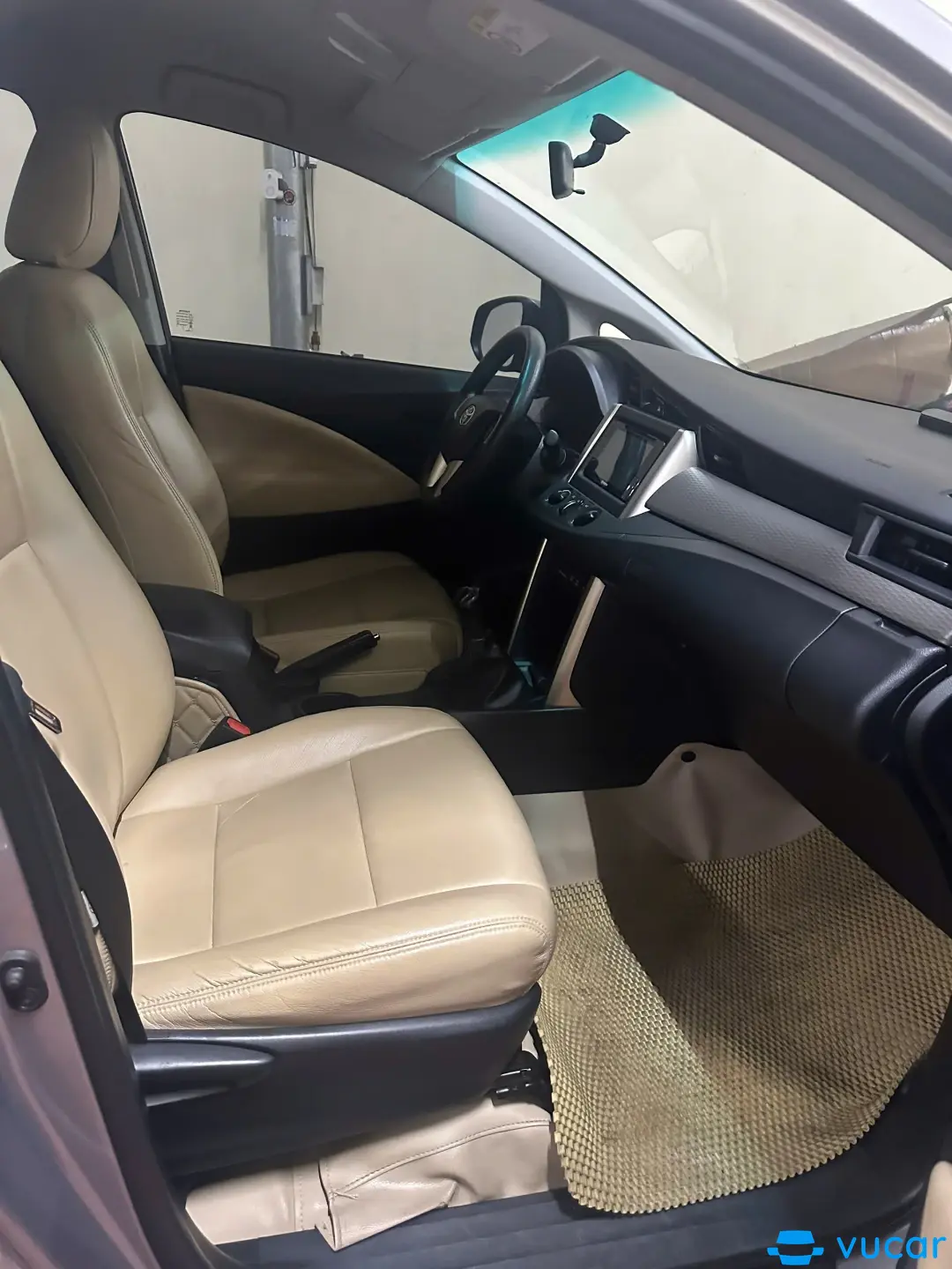 Toyota Innova 2.0E MT 2020 - Nội thất 3