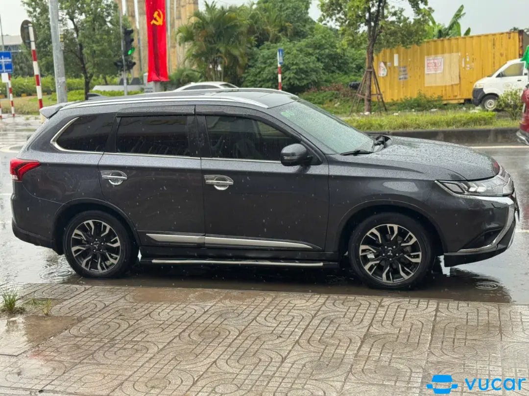 Mitsubishi Outlander 2.0 CVT Premium 2020 - Ngoại thất 2