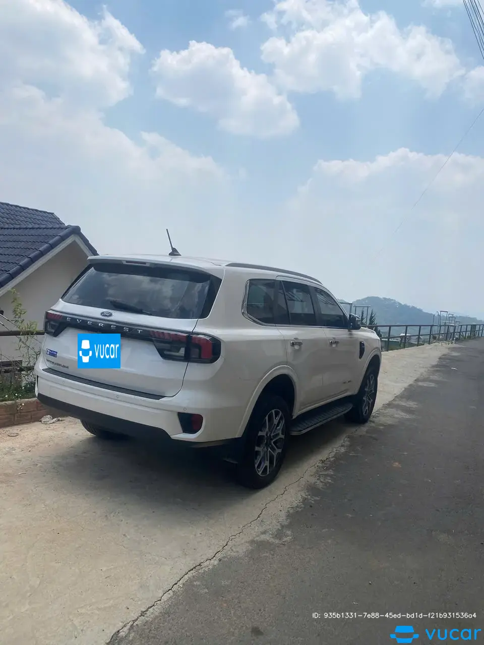 Ảnh xe Ford Everest Titanium 2.0L 4x2 AT 2022 - ảnh 2