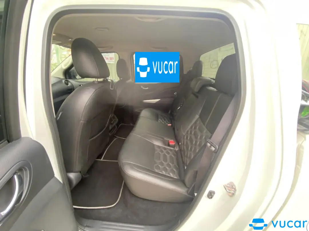 Nissan Navara VL 2.3 AT 4WD Cao cấp 2022 - Nội thất 1
