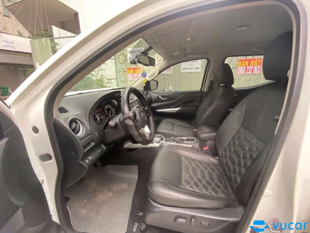 Nissan Navara VL 2.3 AT 4WD Cao cấp 2022 - Nội thất 3