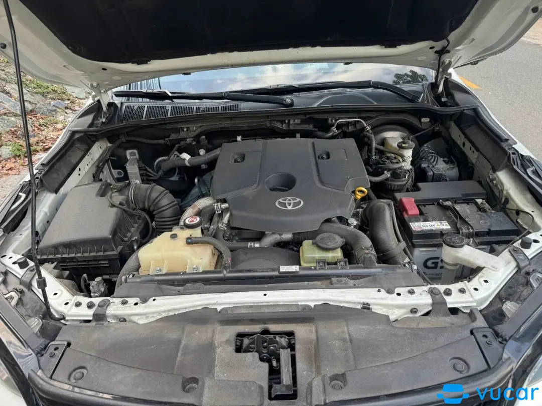 Toyota Fortuner Legender 2.4L 4x2 AT 2022 - Khoang động cơ 3
