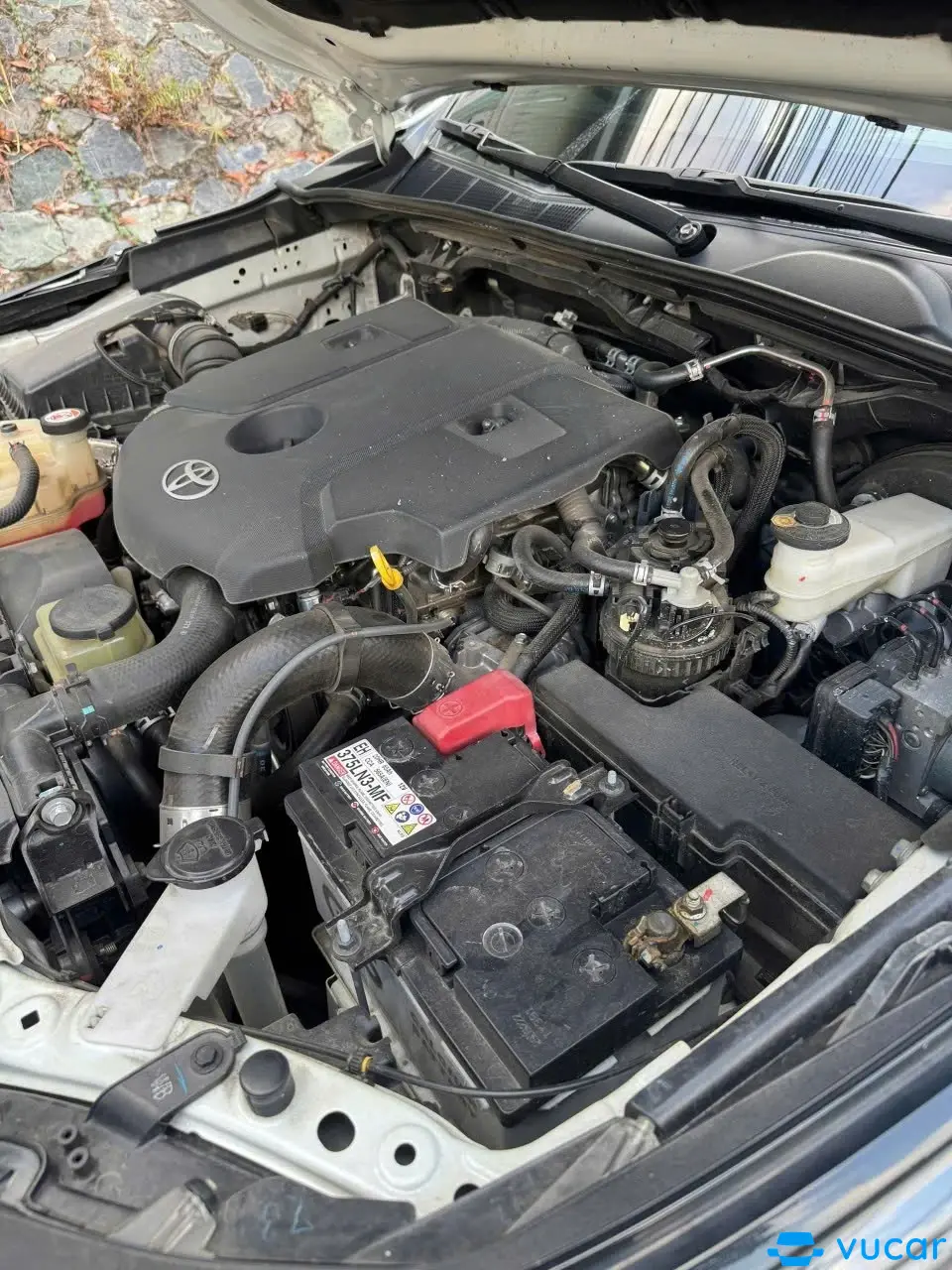 Toyota Fortuner Legender 2.4L 4x2 AT 2022 - Khoang động cơ 4