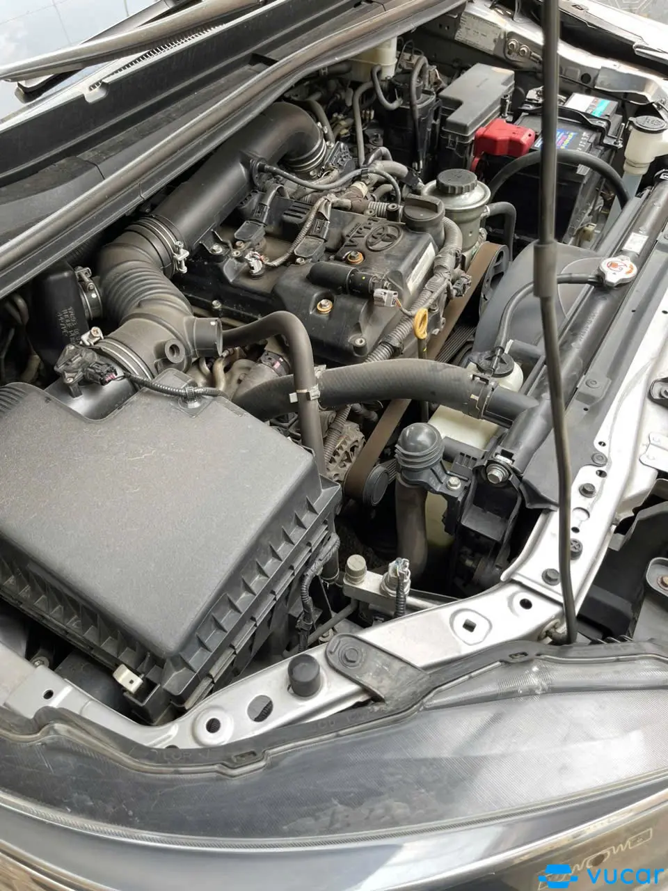 Toyota Innova 2018 2.0E - Khoang động cơ 3