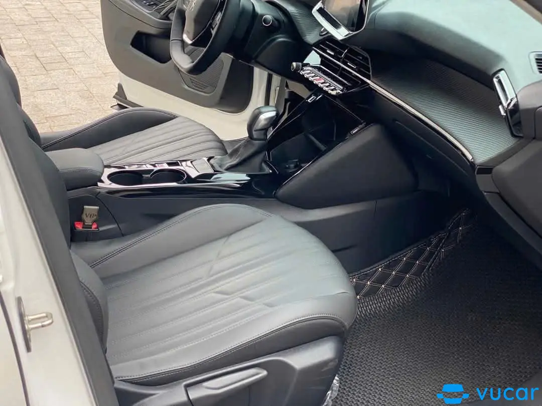 Peugeot 5008 1.6 AL 2018 - Nội thất 2
