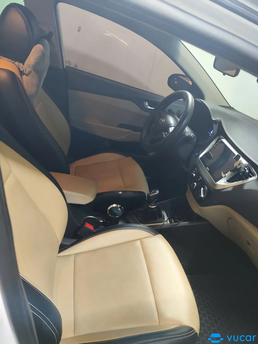 Hyundai Accent 1.4 MT 2018 - Nội thất 2