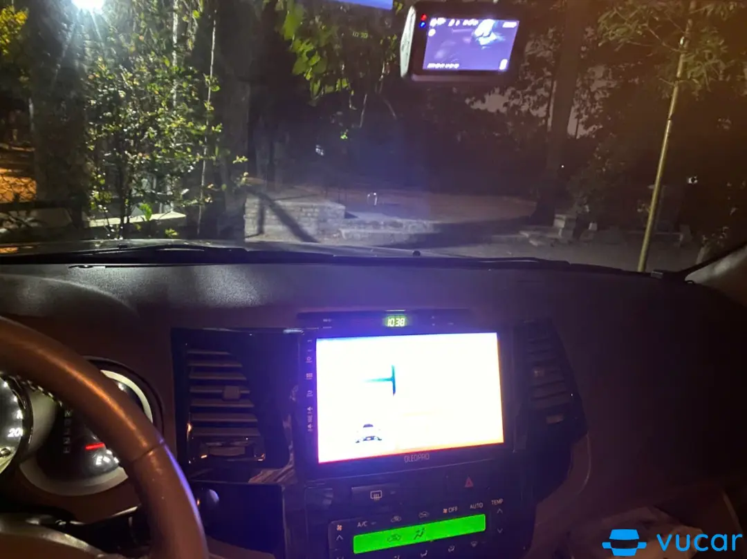 Toyota Fortuner 2011 V 2.7 - Nội thất 3