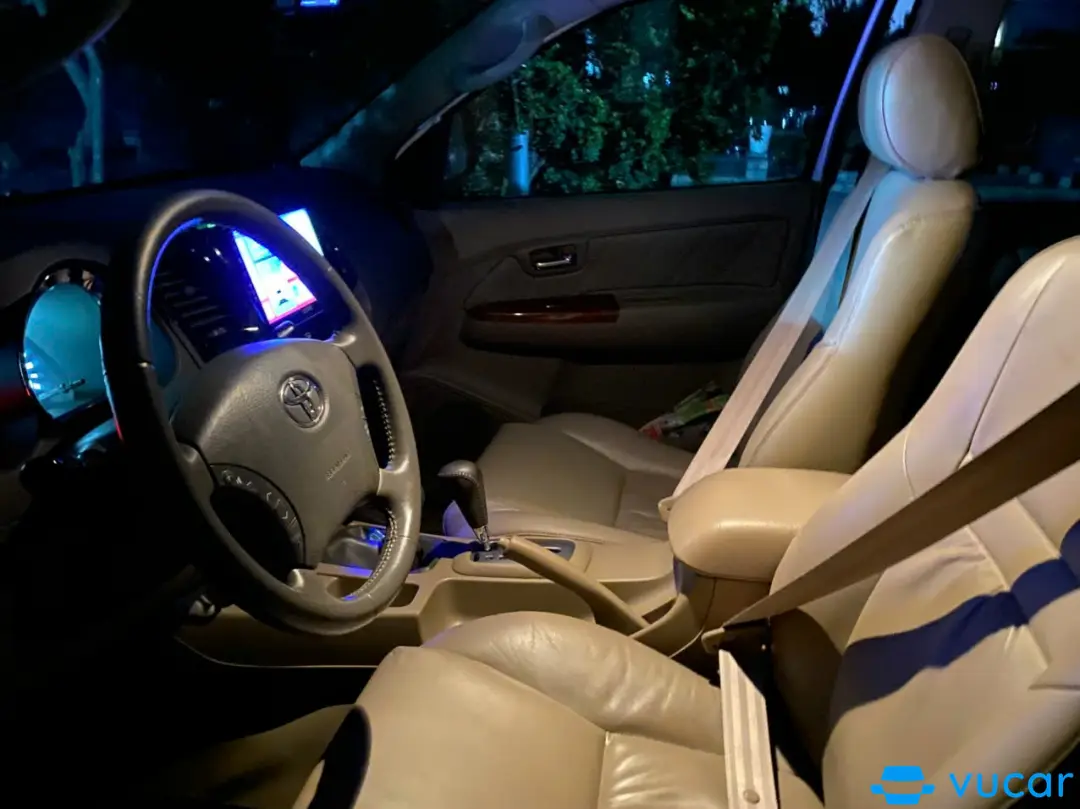 Toyota Fortuner 2011 V 2.7 - Nội thất 4