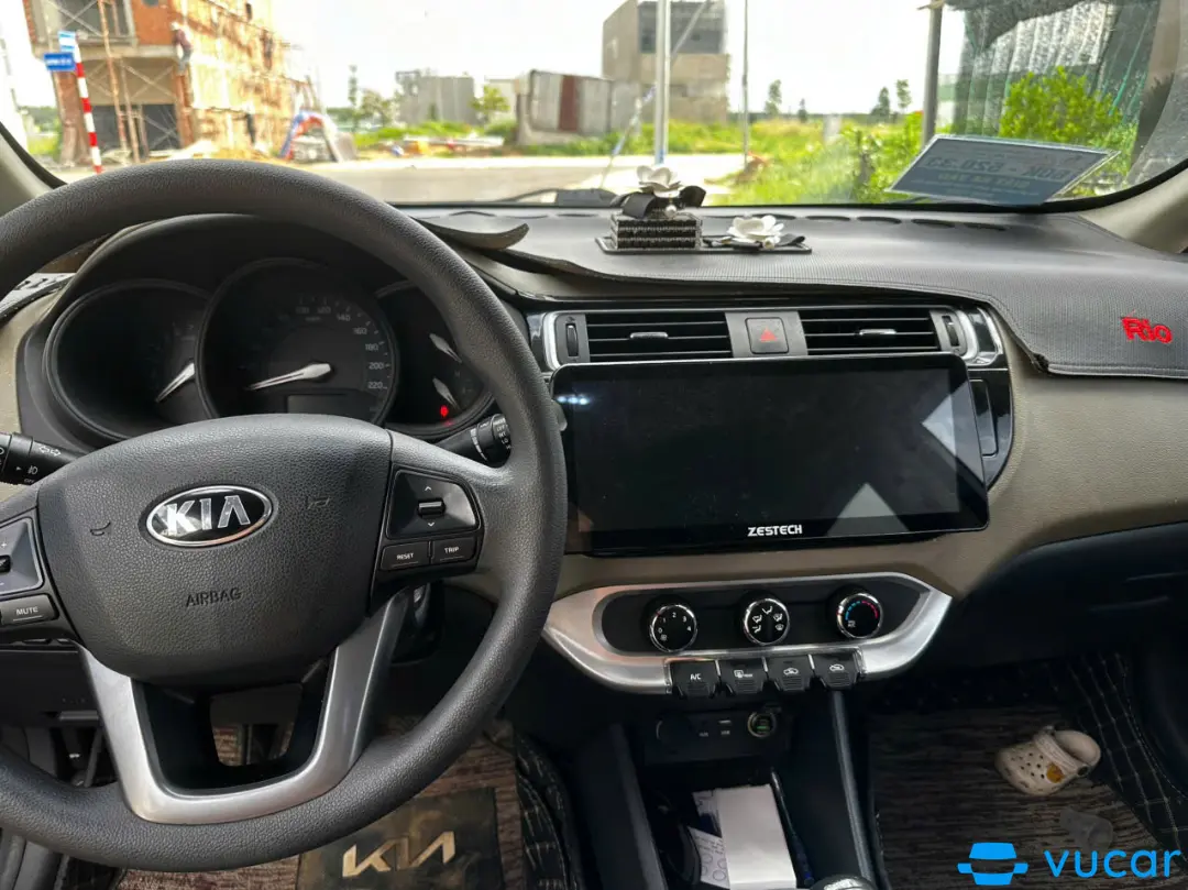 Kia Rio MT 2015 - Nội thất 1