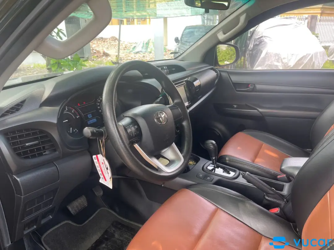 Toyota Hilux 2.4E 4x2 AT 2018 - Nội thất 4