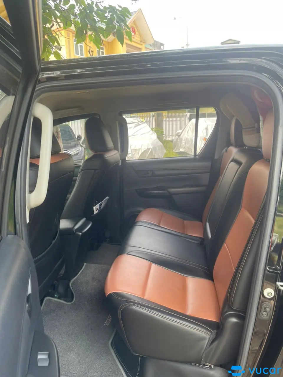 Toyota Hilux 2.4E 4x2 AT 2018 - Nội thất 6
