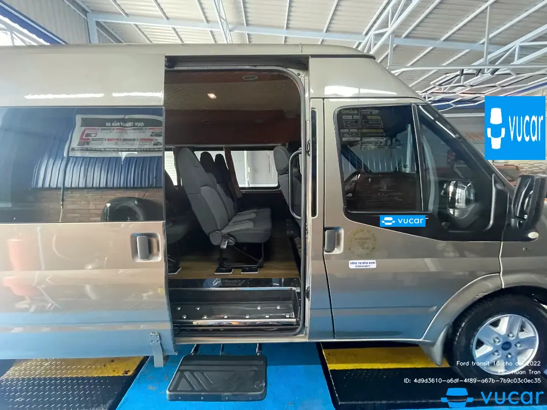 Ford transit 16 chổ doi 2022