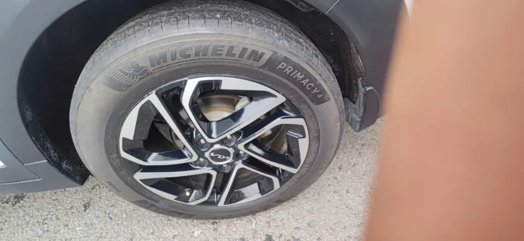 Ảnh xe Kia Carens Luxury 2024