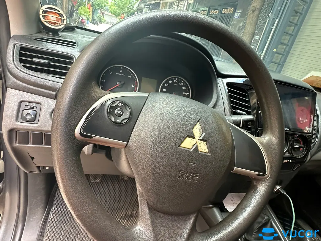 Mitsubishi Triton 4x2 MT 2018 - Nội thất 2