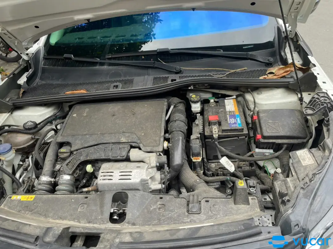 Peugeot 2008 active N/A 2022 - Khoang động cơ 1