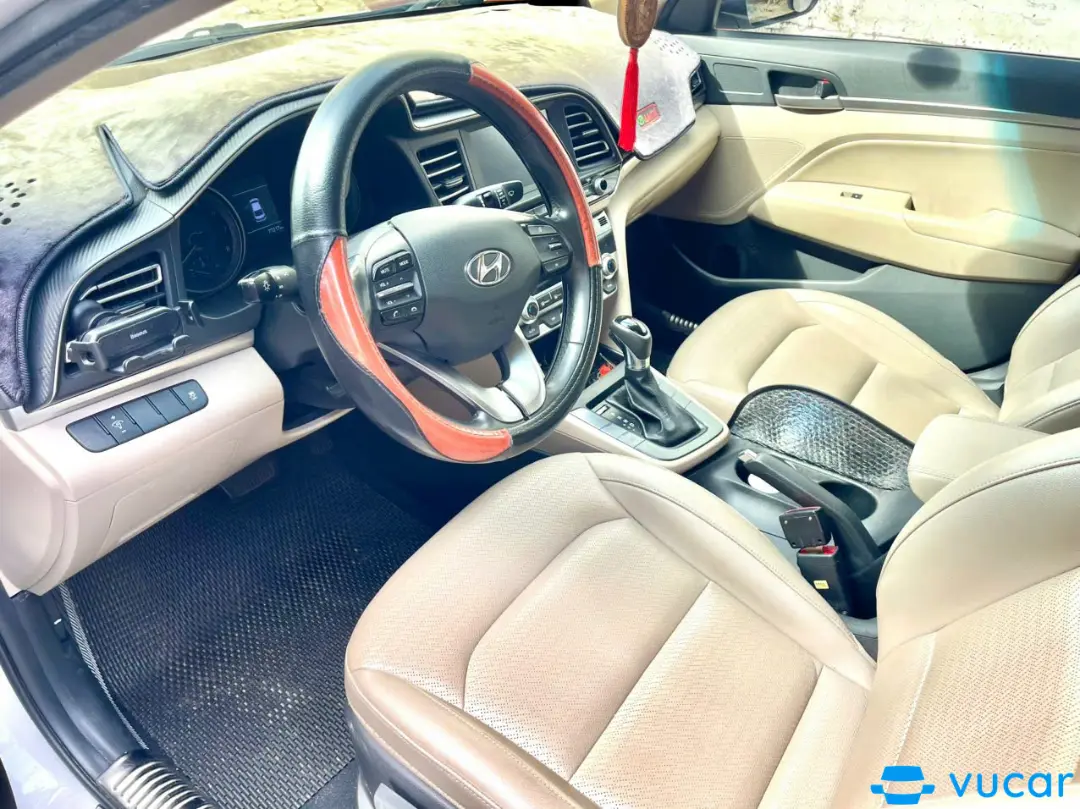 Hyundai Elantra 1.6 AT 2020 - Nội thất 2