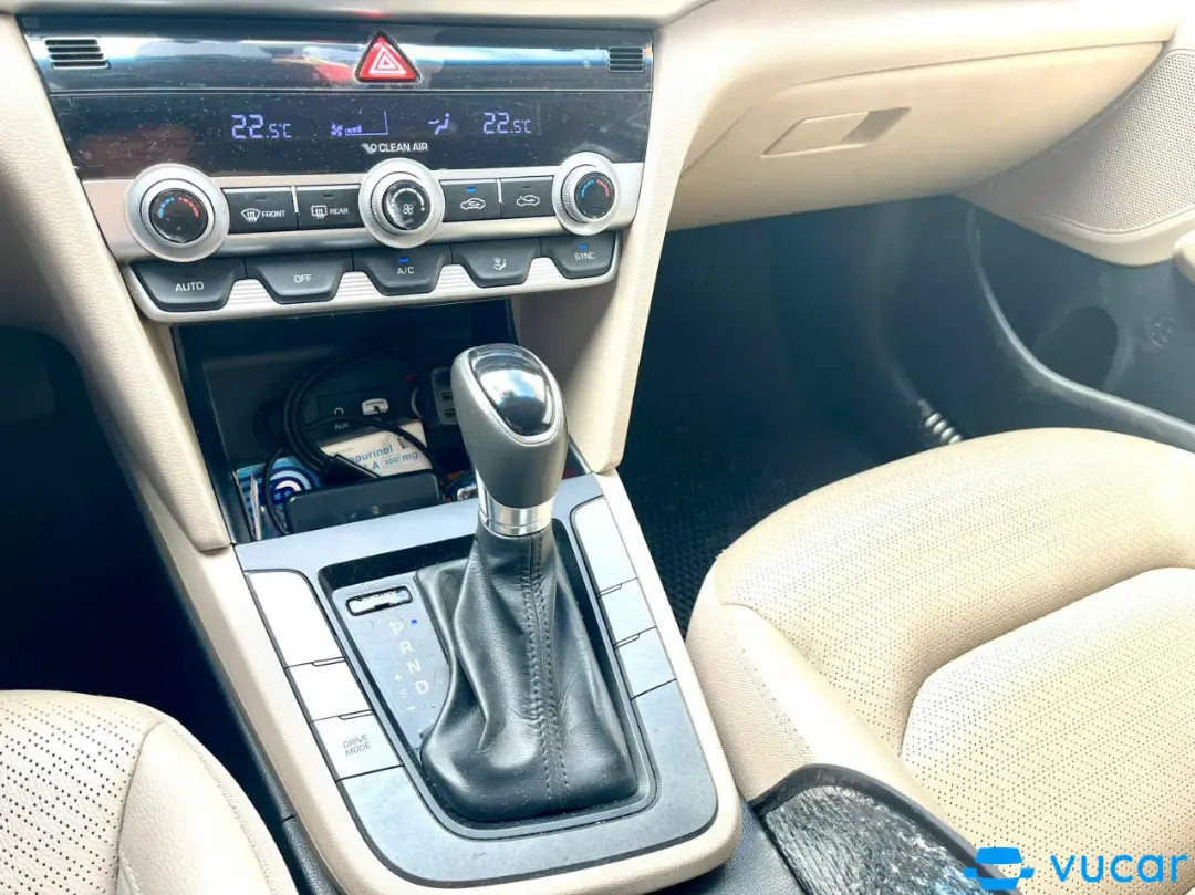 Hyundai Elantra 1.6 AT 2020 - Nội thất 1