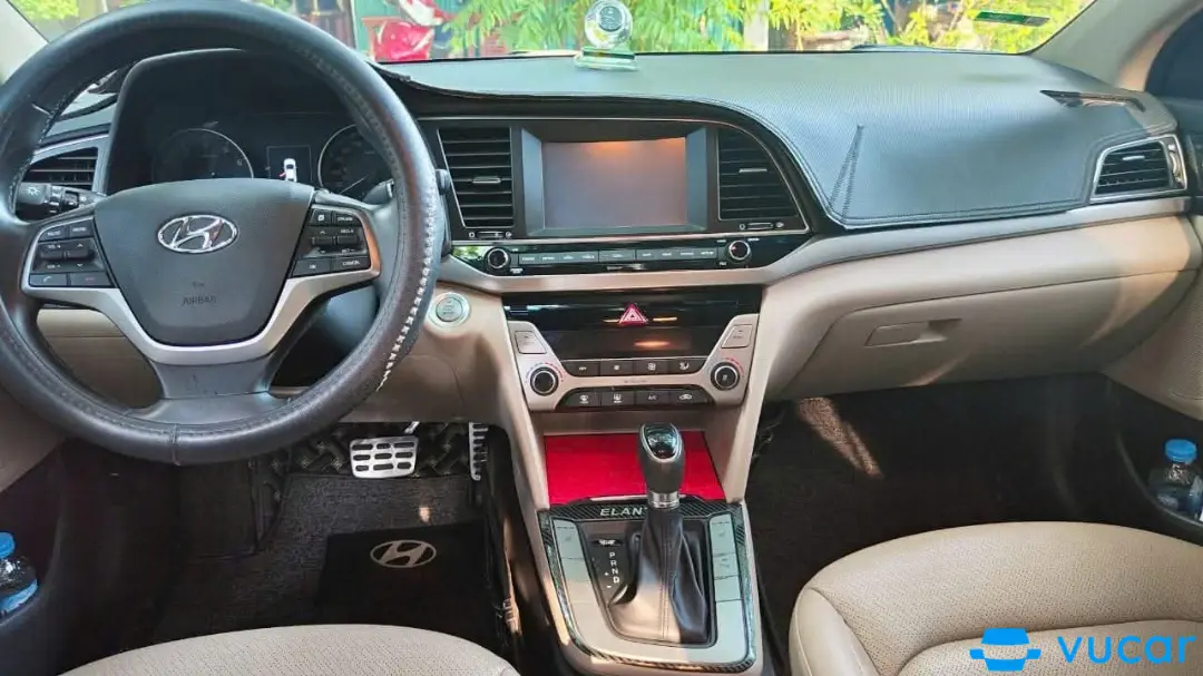 Hyundai Elantra 2.0 AT 2019 - Nội thất 4