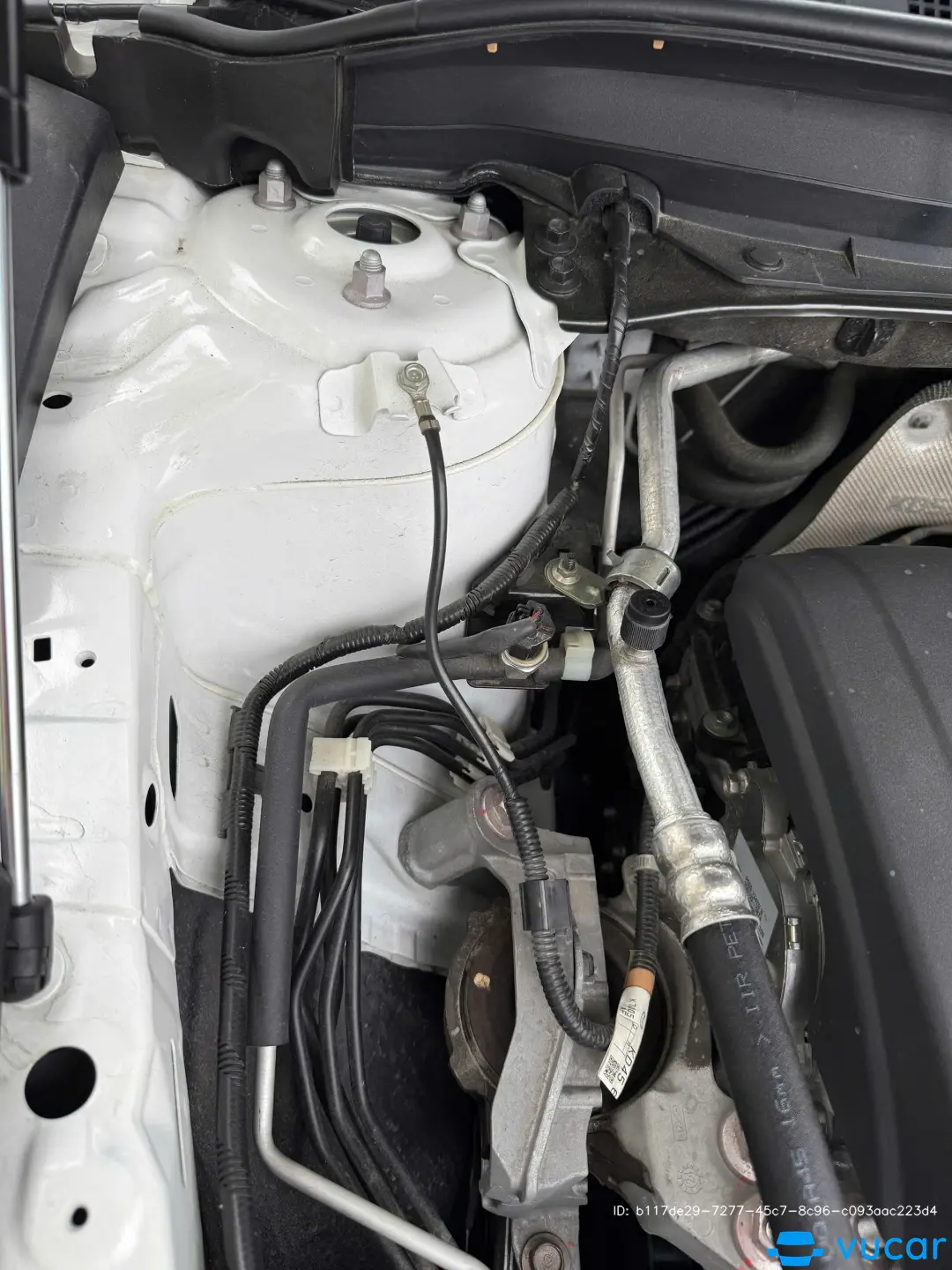 Mazda CX-5 Premium Exclusive 2.0 AT 2025 - Khoang động cơ 2