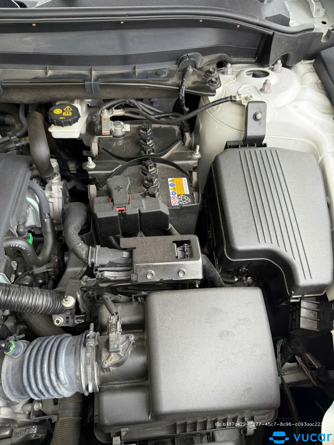 Mazda CX-5 Premium Exclusive 2.0 AT 2025 - Khoang động cơ 3