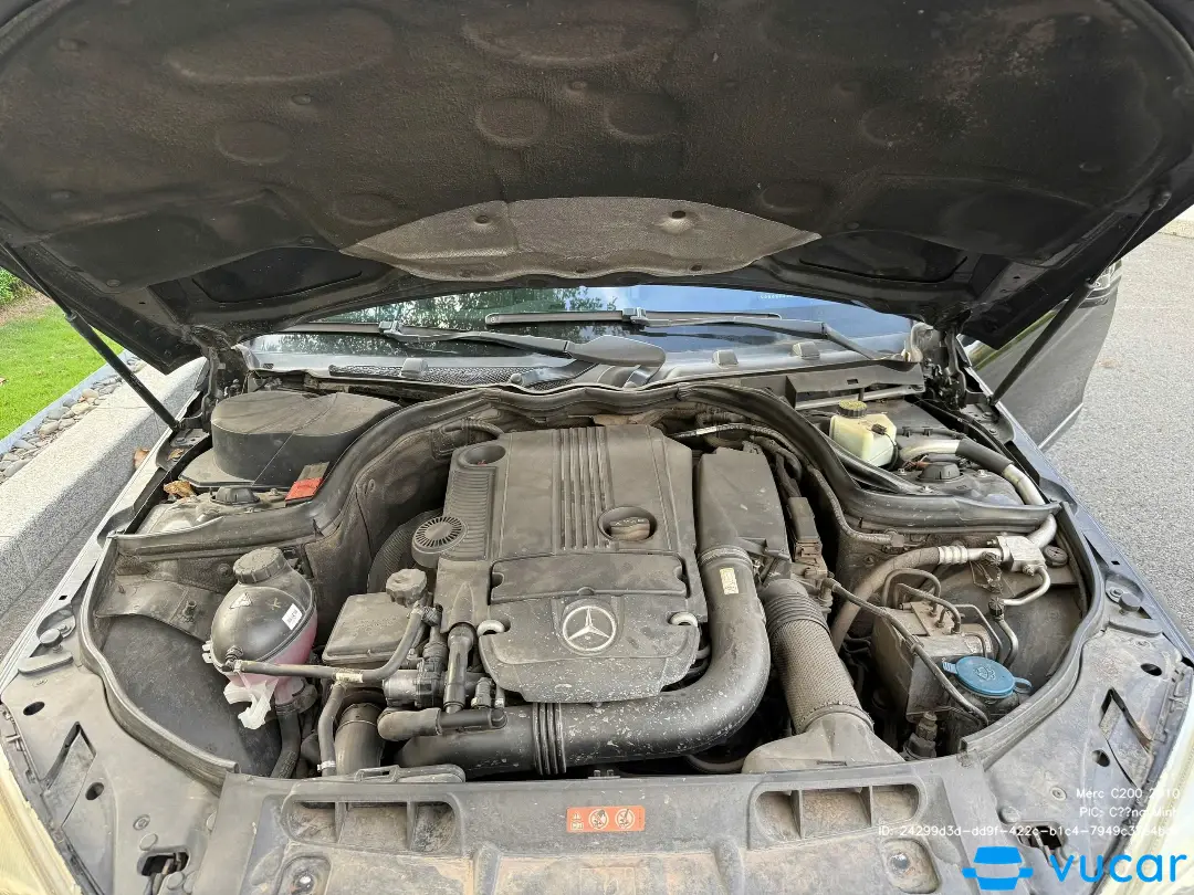 Merc C200 2010 - Khoang động cơ 1