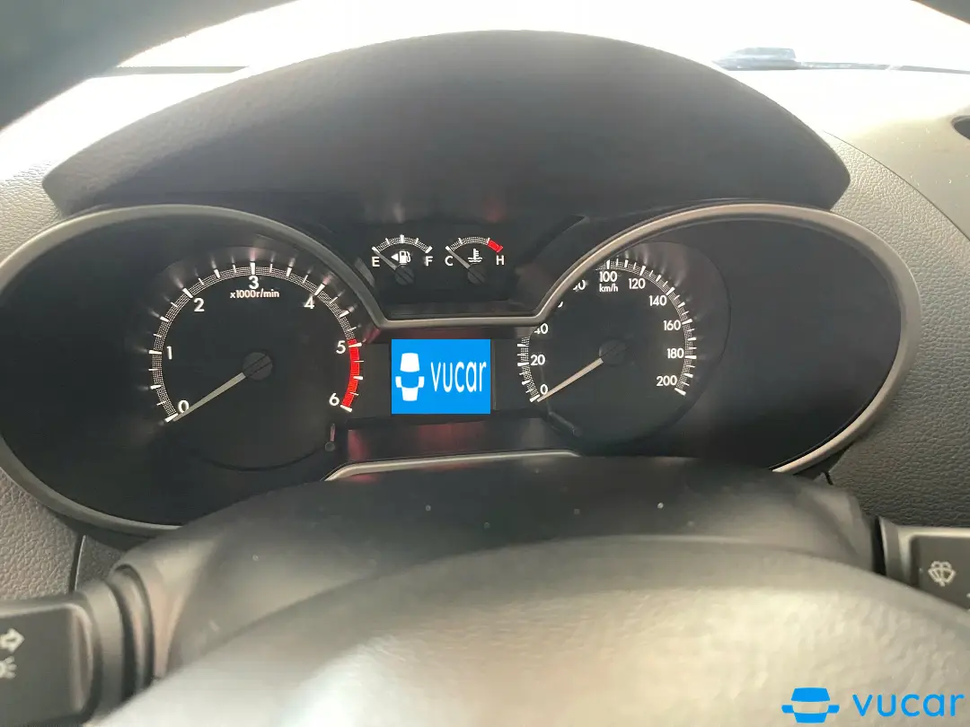 Mazda Bt50 Luxury 2.2L 4x2 AT 2020 - Nội thất 2