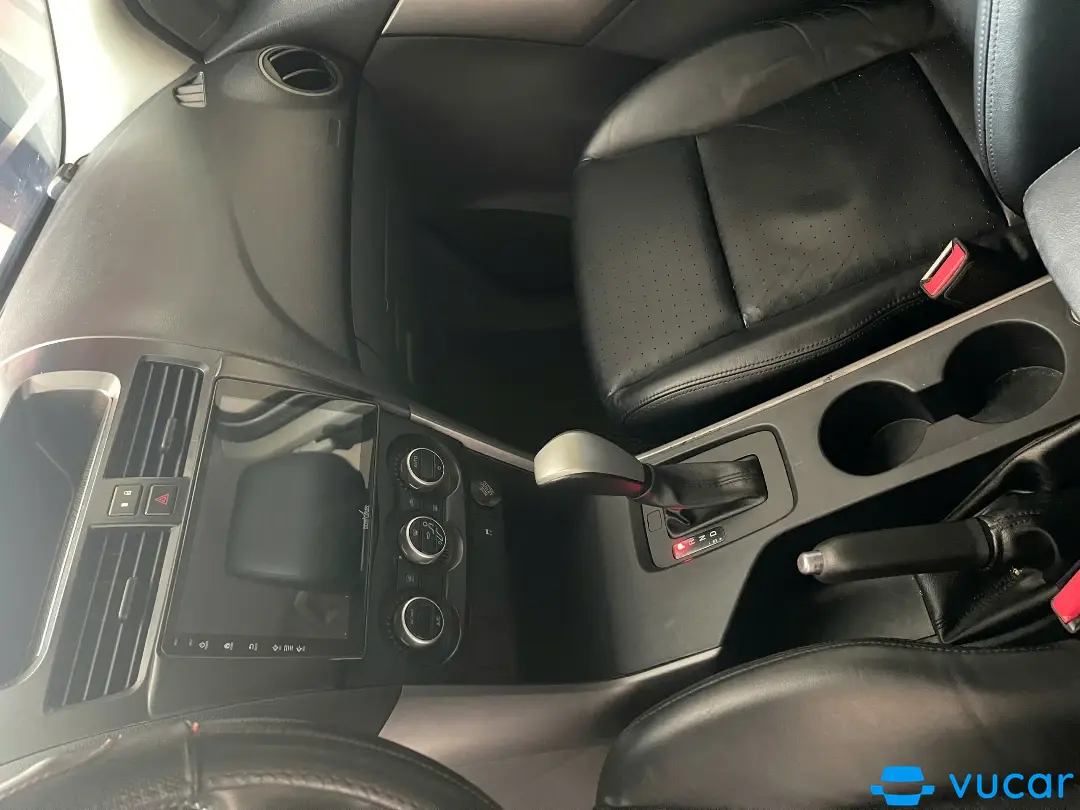 Mazda Bt50 Luxury 2.2L 4x2 AT 2020 - Nội thất 1